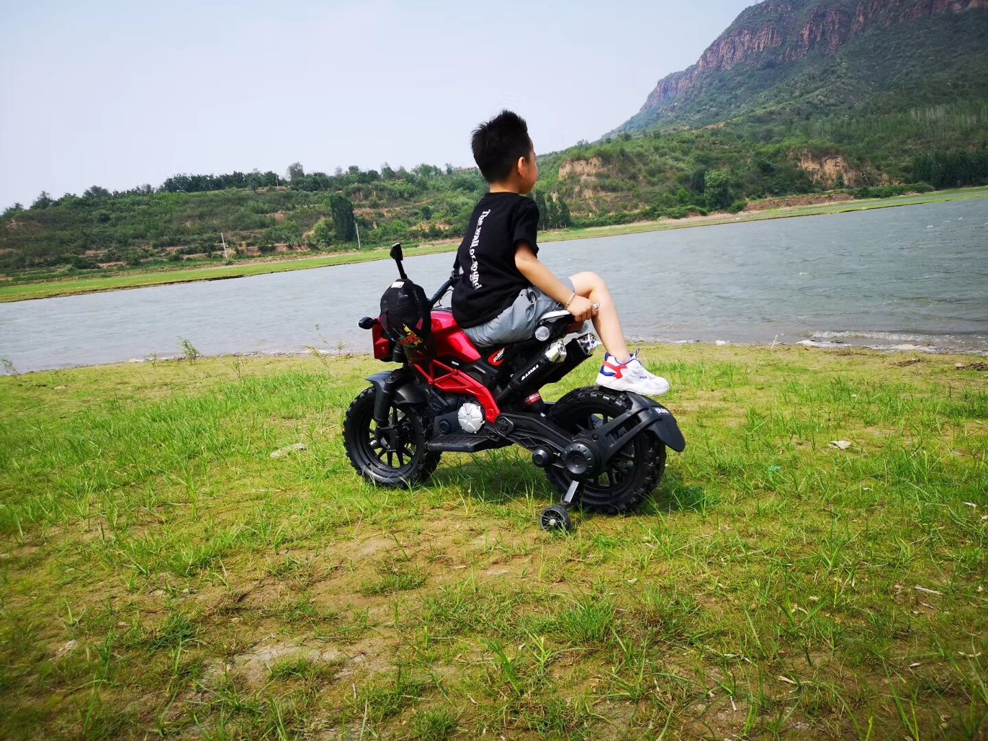TAMCO-T2 painted RED kids 12V motorcycle ,hand drive, electric motorcycle Children ride on motorcycle ,free shipping